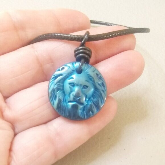Lion Leo Lioness - Blue Lion Medallion for Big Cat Lovers! 17 Cord +2" Extender - Picture 5 of 7